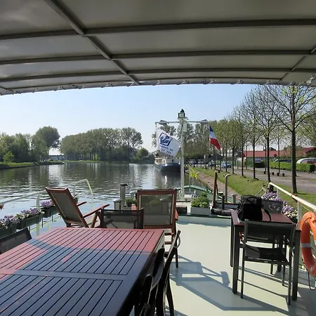 Barge Johanna Bed and breakfast Brujas